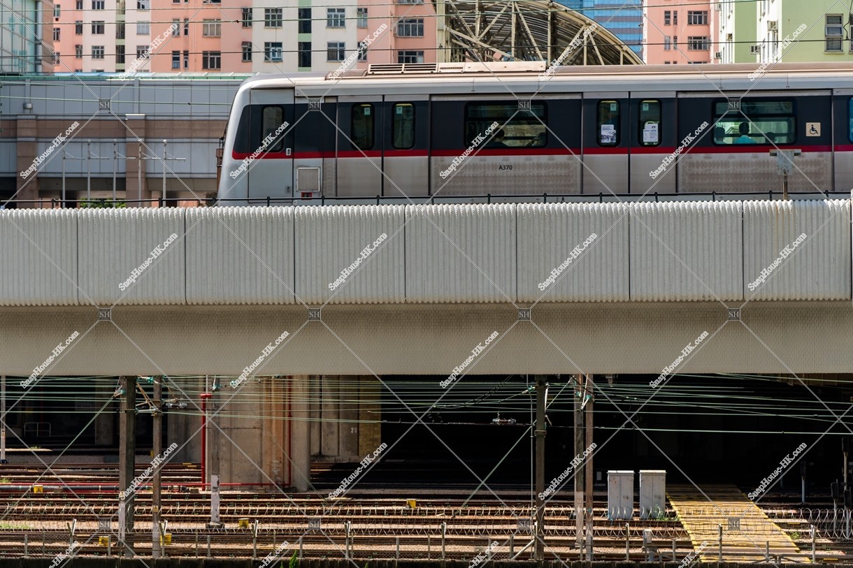 A moving train, MTR Kwun Tong Line, No.11
