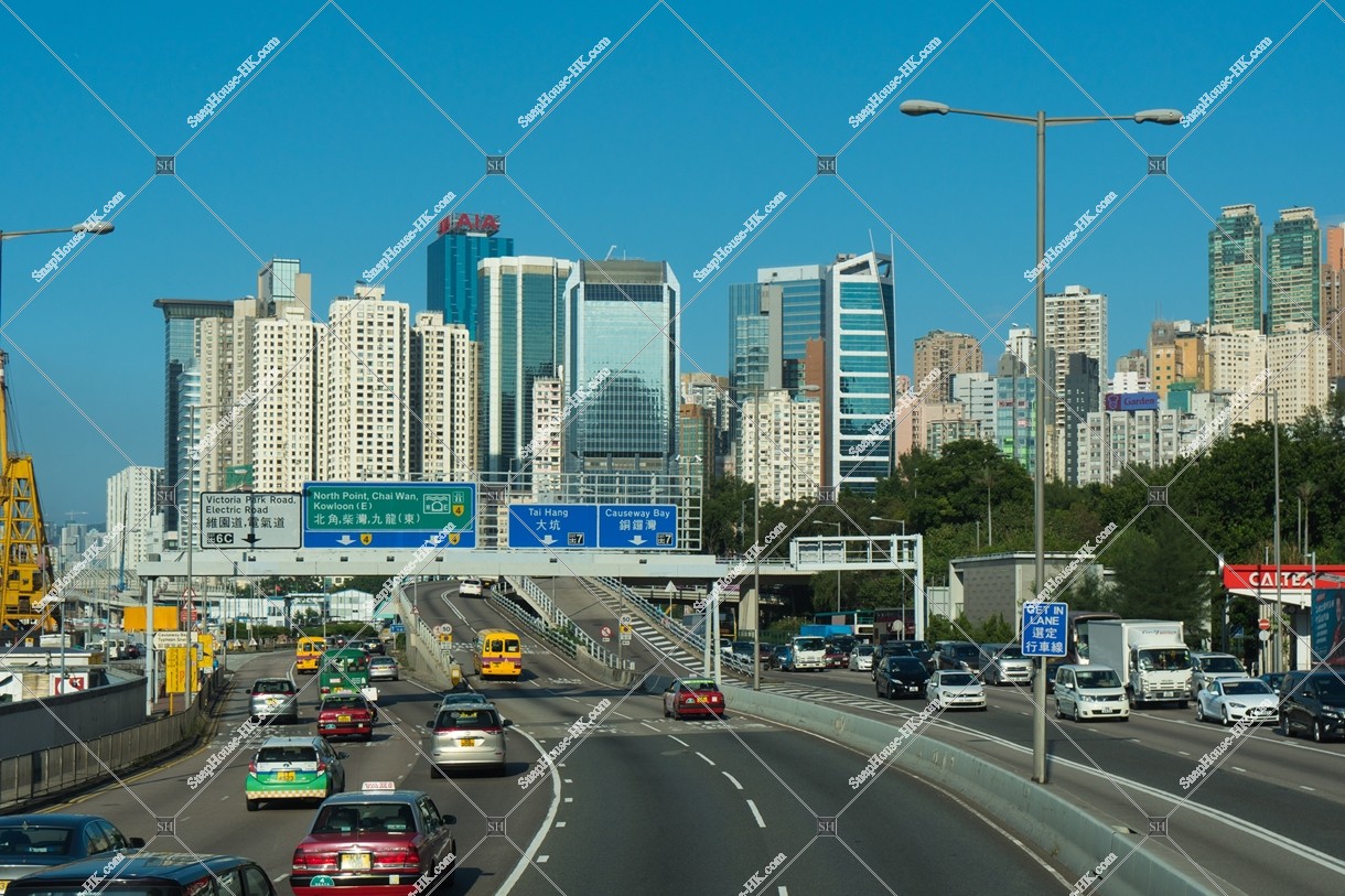 View of the roadway of Victoria Park Road