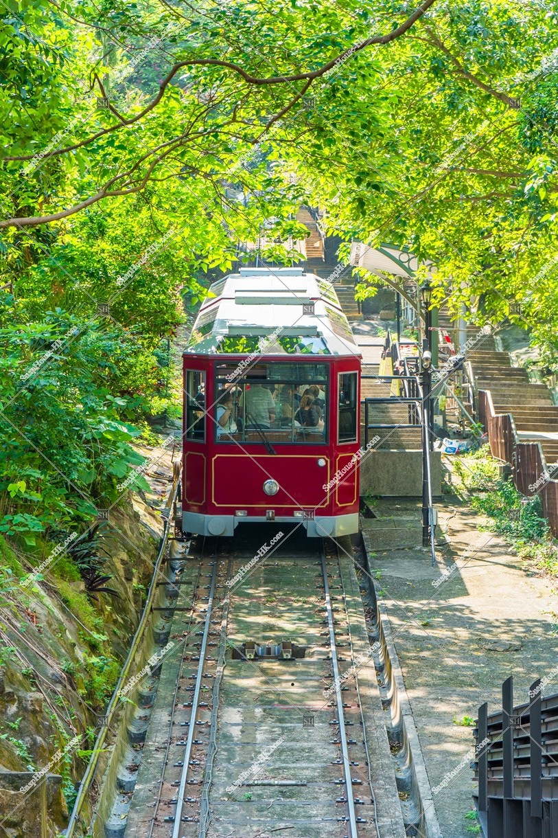 The Peak Tram stopping in MacDonnell Road Station [Landscape]②