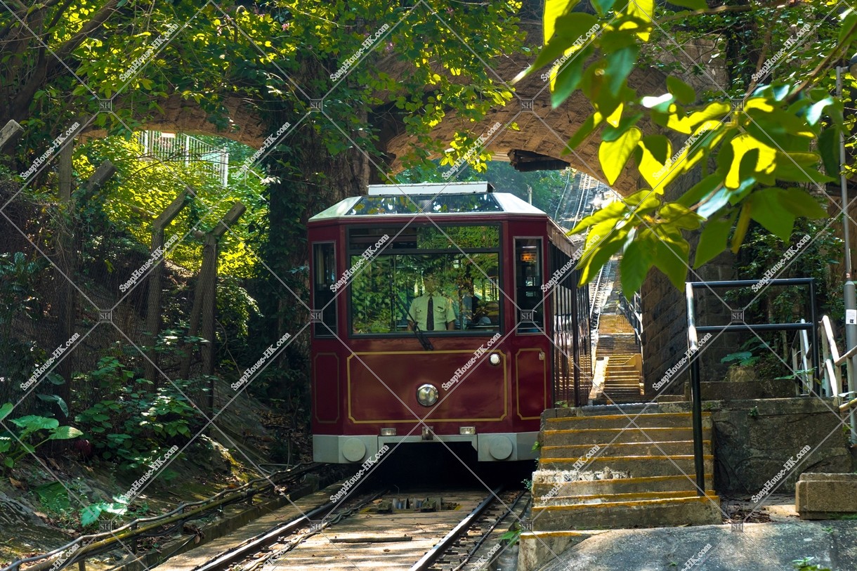 Peak Tram passing through the tunnel [Landscape]