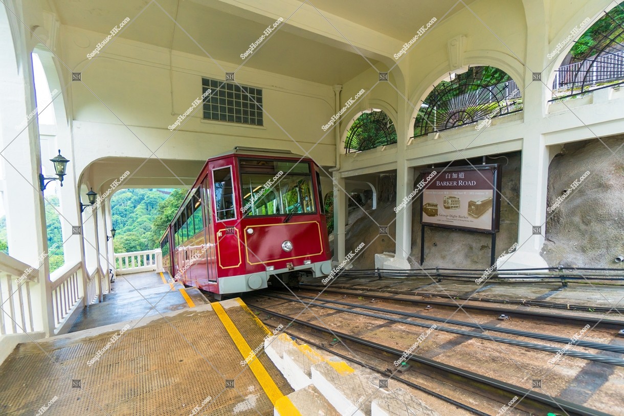Peak Tram passing through Barker Road 