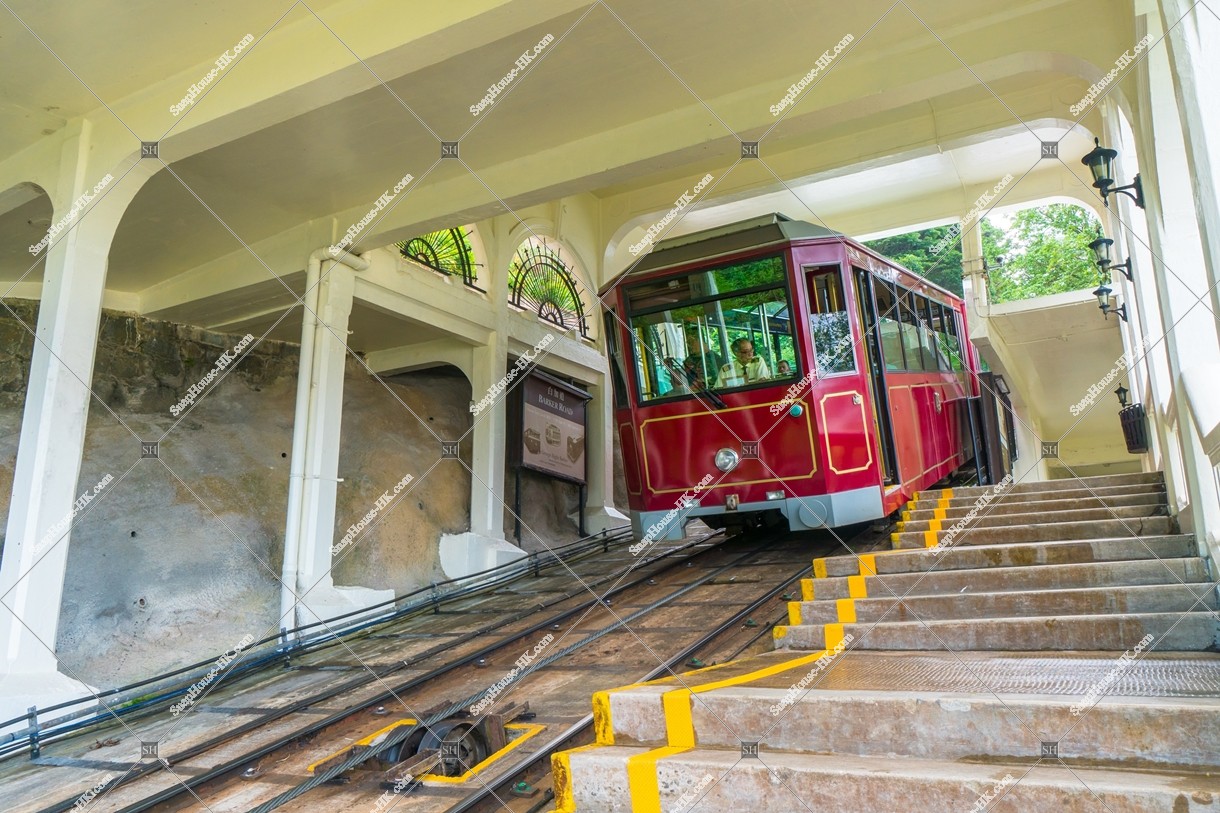 Peak Tram passing through Barker Road② 