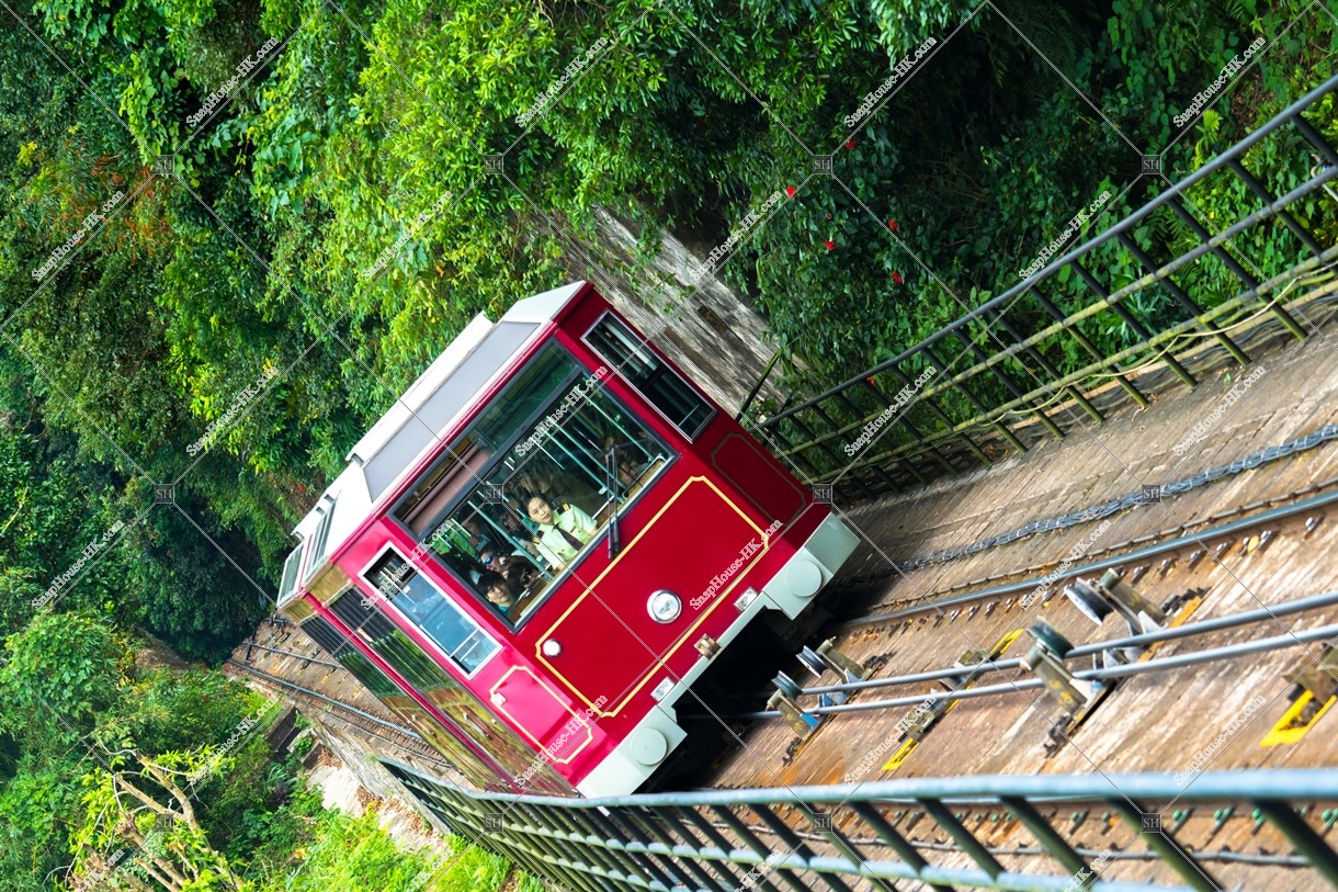 Peak Tram is driving to the road of Victoria Peak ③