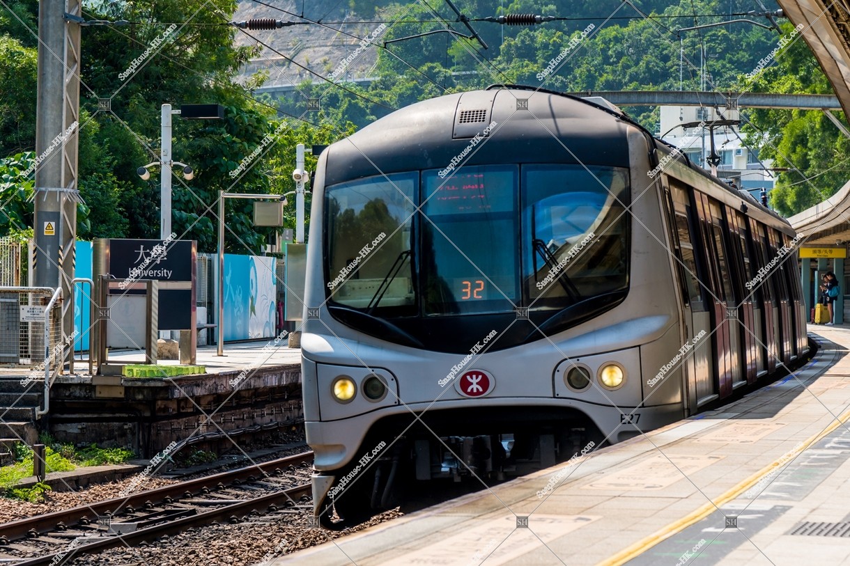 Train stopping at University station of MTR East Rail Line