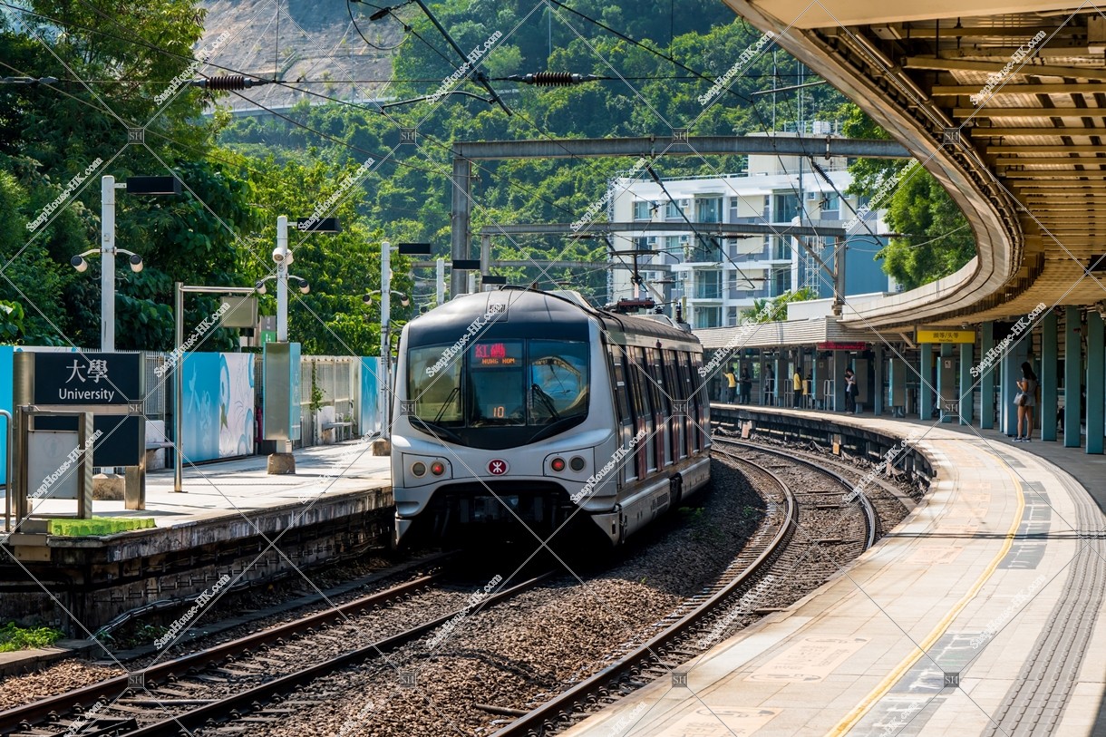 Train stopping at University station of MTR East Rail Line ③