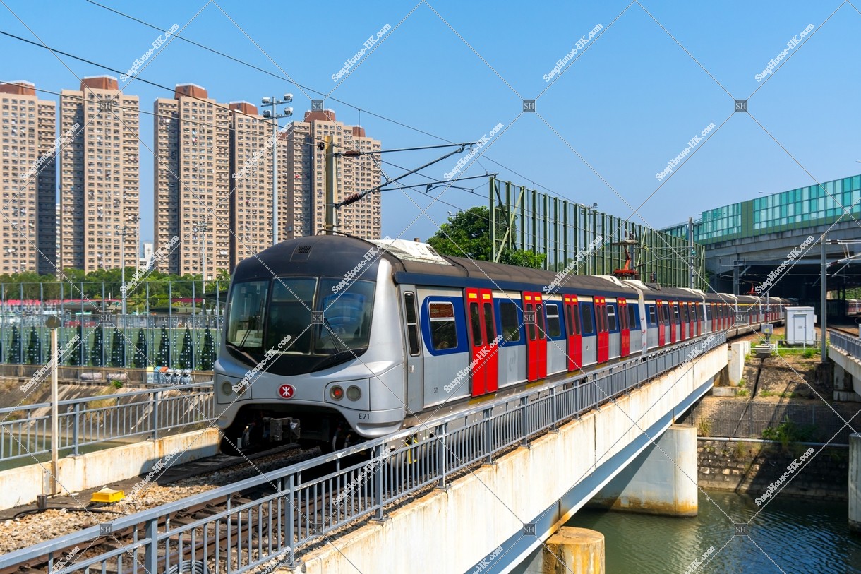MTR East Rail Line, train passing through the bridge above the river [Landscape] ②