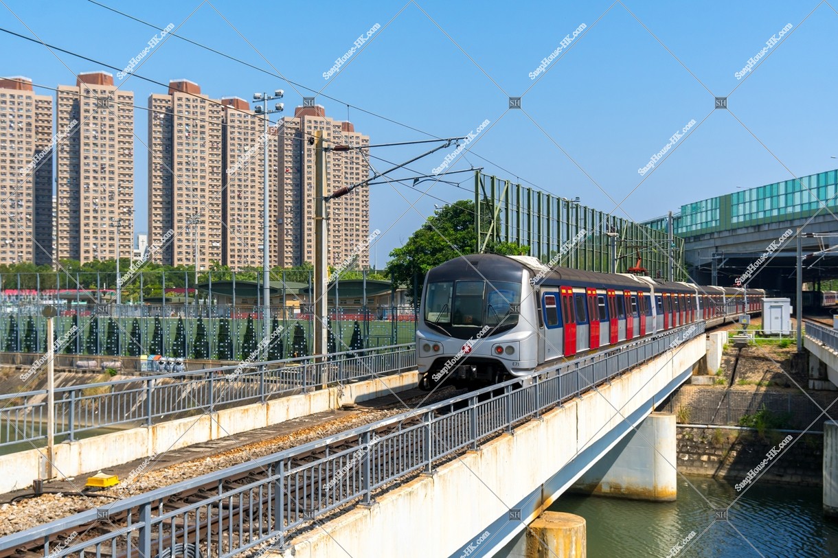 MTR East Rail Line, train passing through the bridge above the river [Landscape] ③