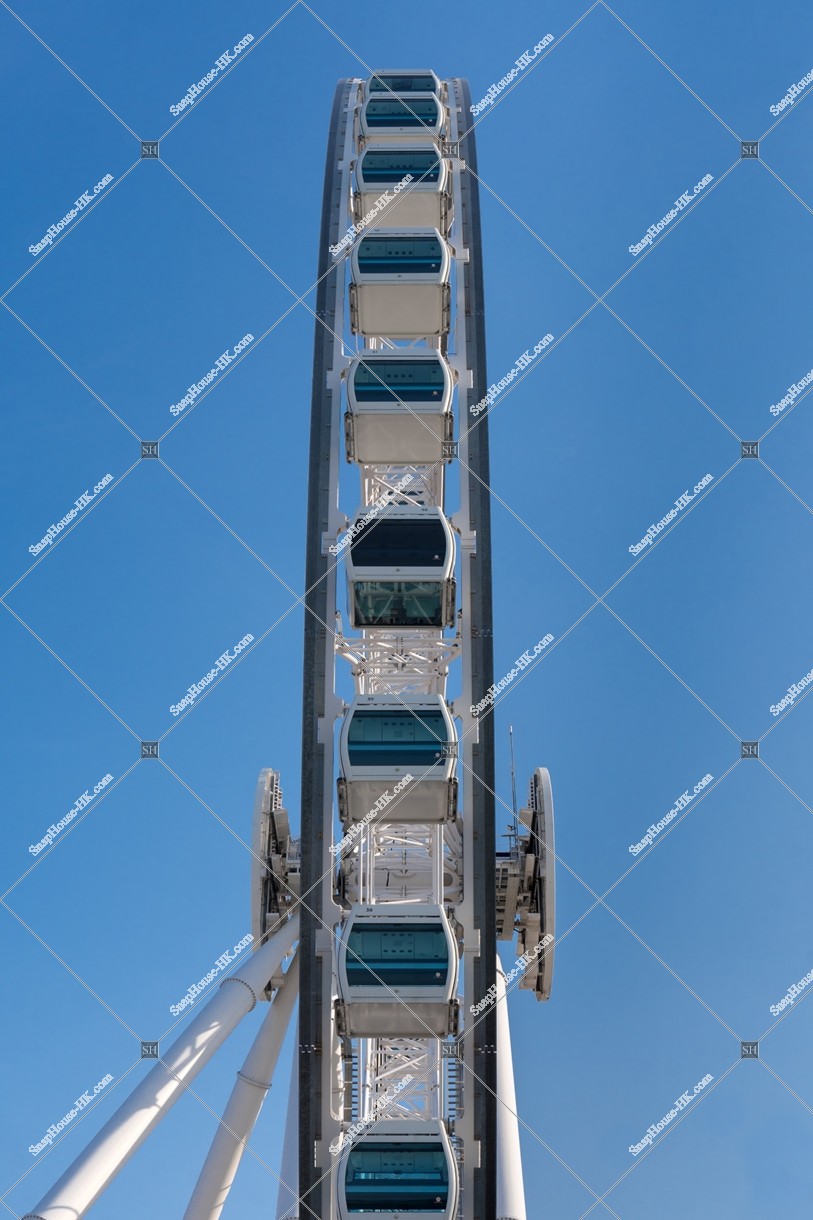 Hong Kong Observation Wheel and Gondolas [Portrait] [Close-up photograph]②