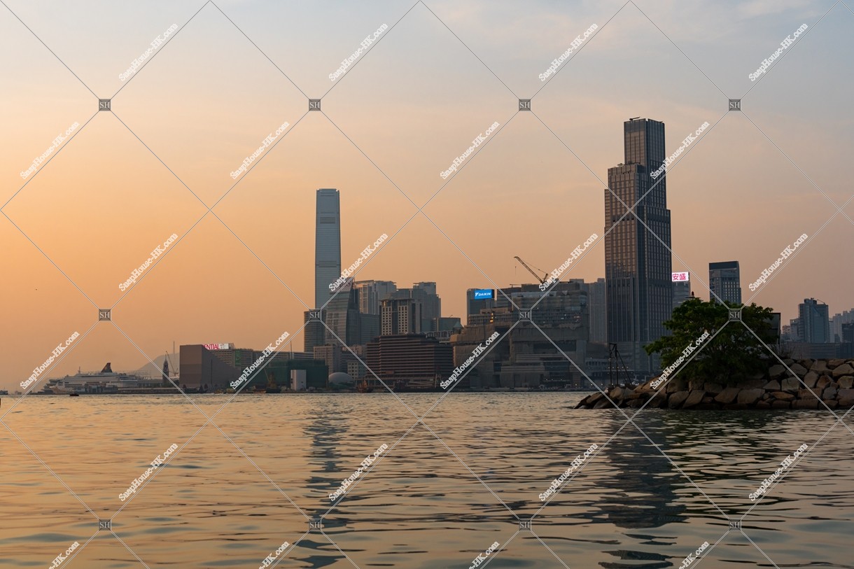 Sunset view of Kowloon Peninsula from Causeway Bay