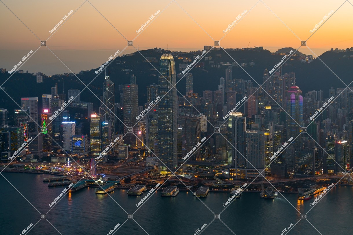 After the sunset of Hong Kong Island 
View of Central after the light-up