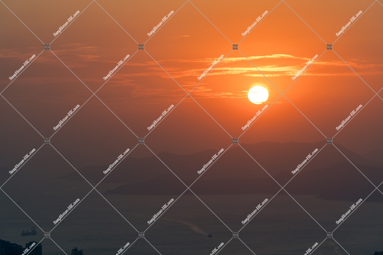 The sun before sunset in Hong Kong