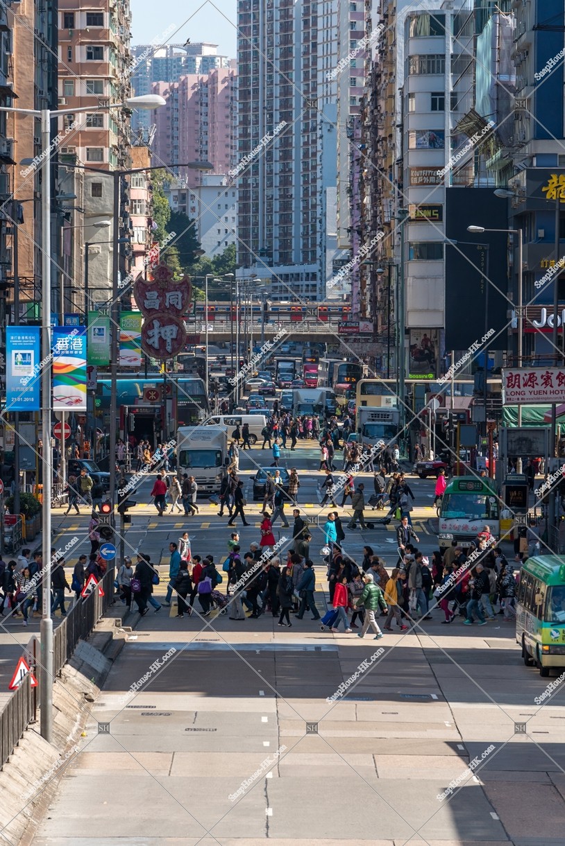 Townscape of Mong Kok and the peoples [Portrait]