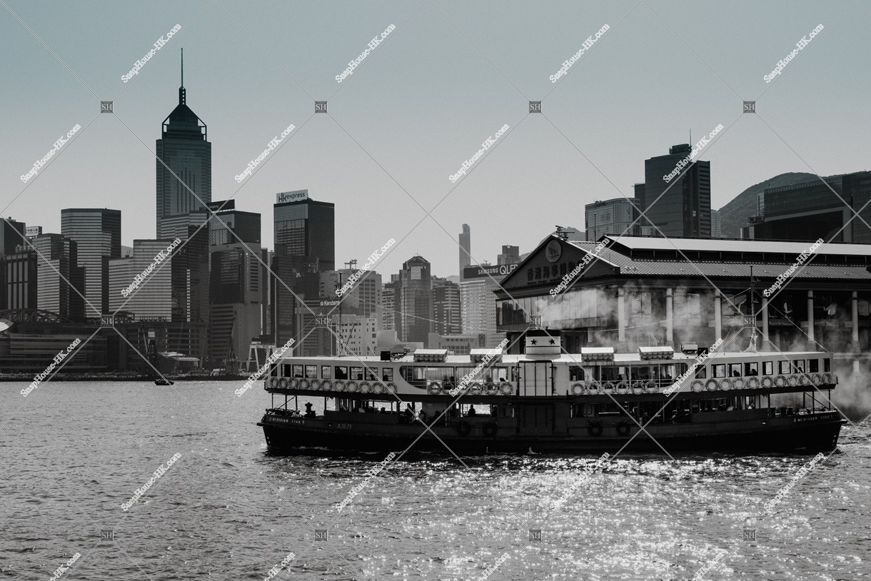 Star Ferry departing at Central Ferry Piers