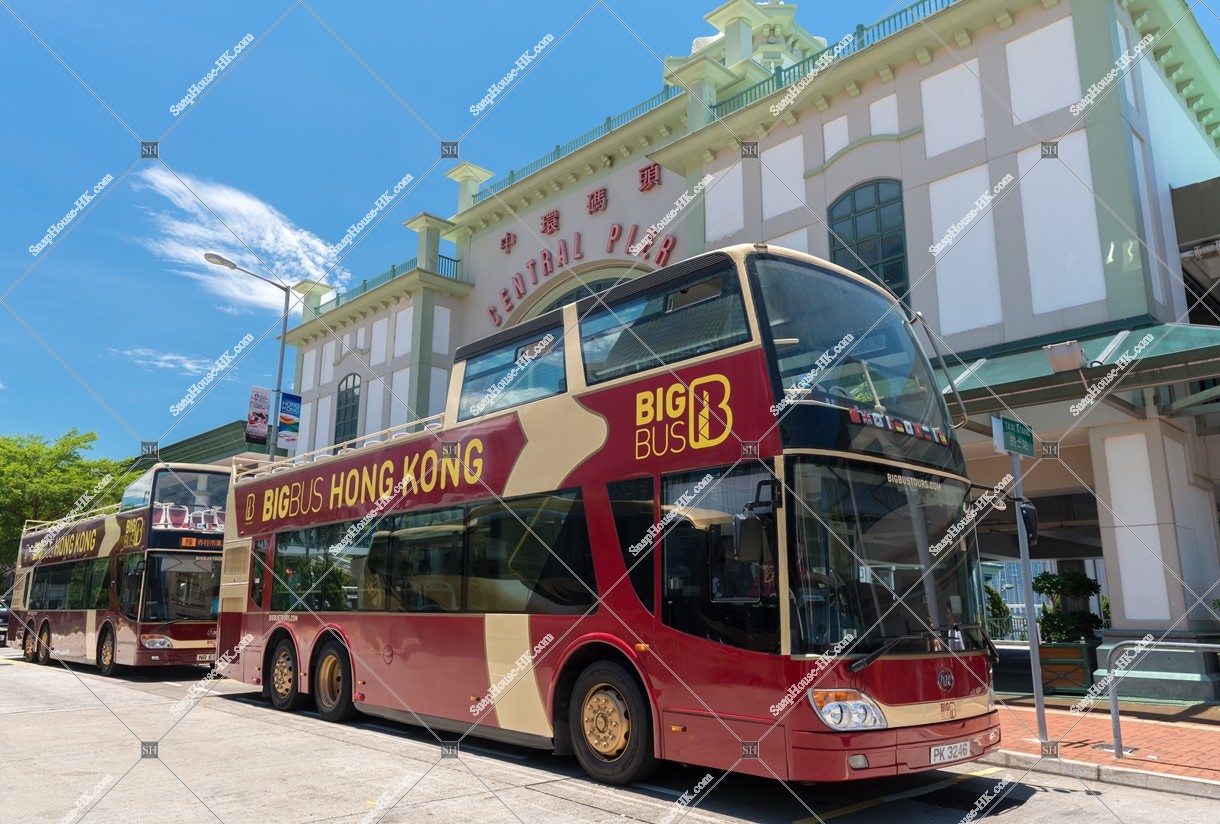 Sightseeing bus "BIG BUS" at Central