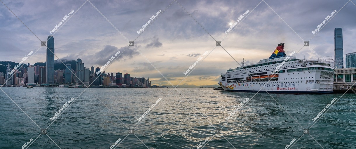 Victoria Harbour with Cruise ship 