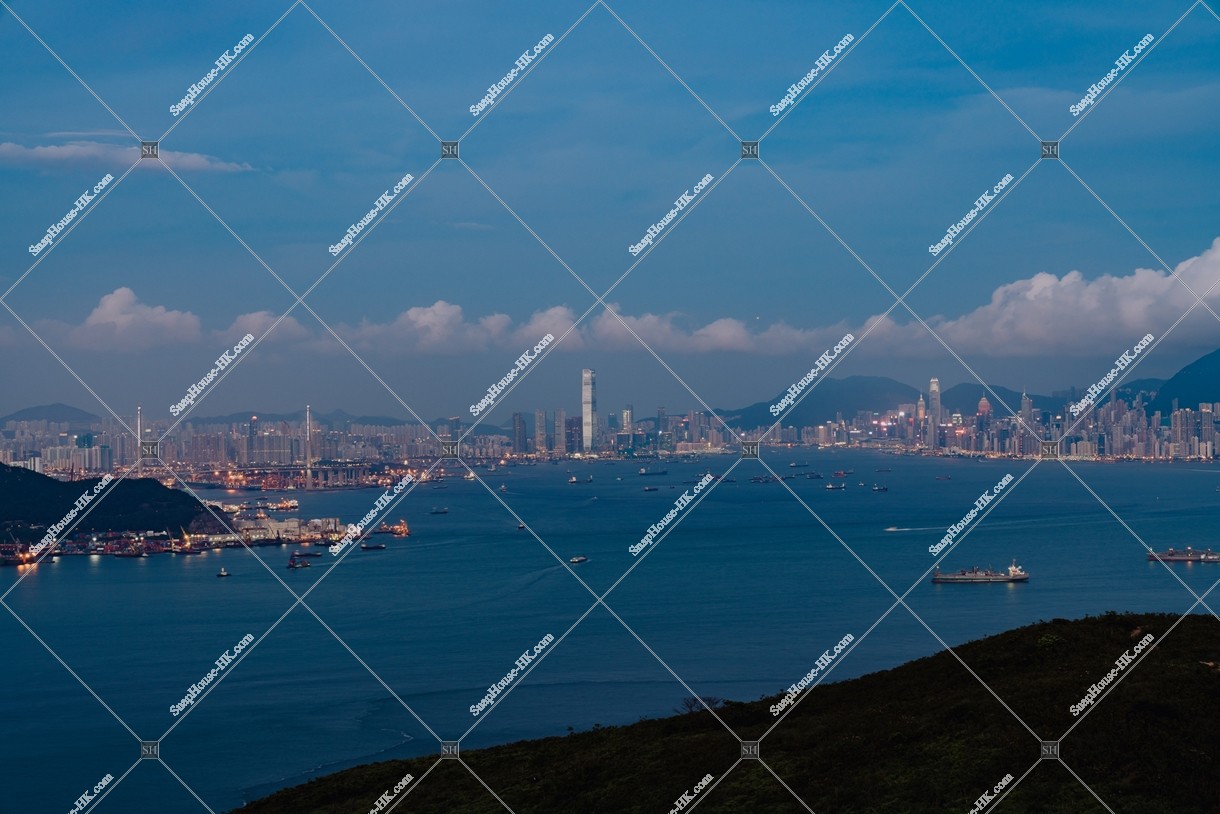 Kowloon Peninsula and Hong Kong Island in the evening, No3