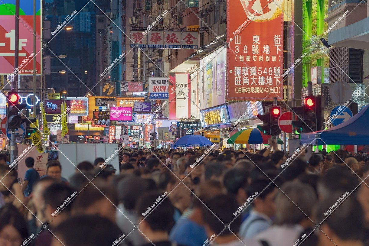 Night street view of Sai Yeung Choi Street with people, Mong Kok, No.15