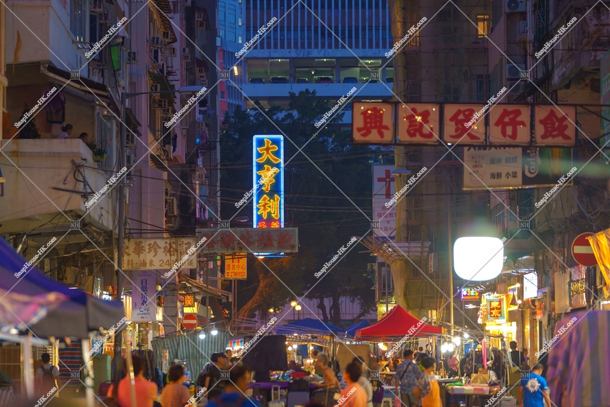 Night street view of Temple Street, No.3