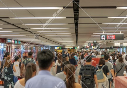 People in MTR Central station yard, No.2