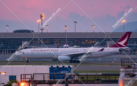 Cathay Dragon Airplane in the evening, No.2