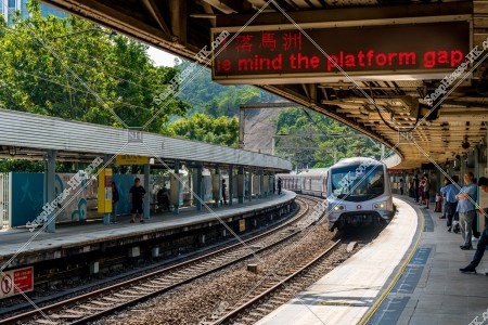 MTR East Rail Line, Passenger Information Display System and arriving train