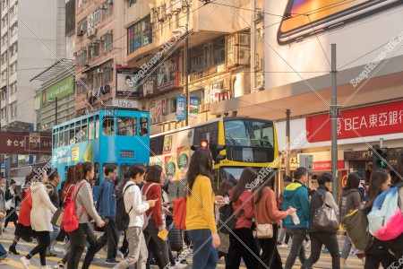 People who cross the sidewalk, Causeway Bay