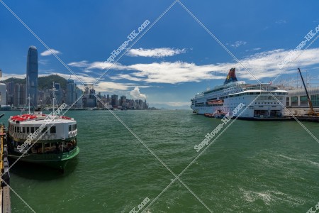 Star Ferry and Cruise ship 