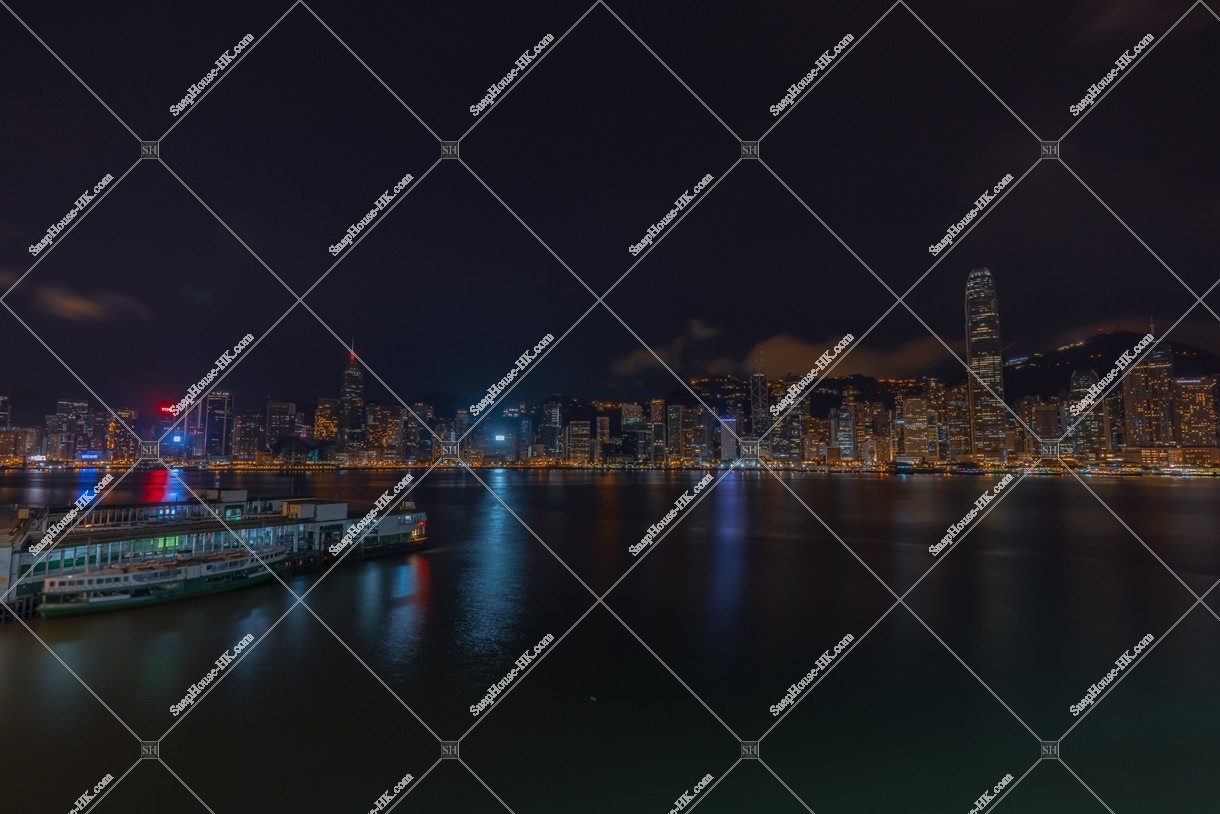 由尖沙咀望向香港島的高樓大廈的夜景 其之一