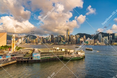 灣仔的高樓大廈群和天星碼頭 其之一