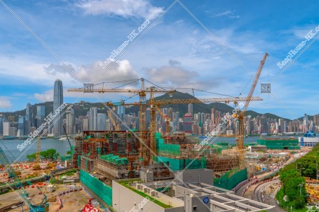 建築工程進行中的西九龍站和香港島的景色