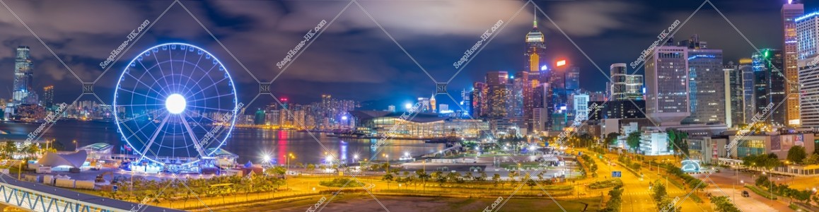 香港摩天輪和灣仔的高樓大廈群的全景夜景 其之一