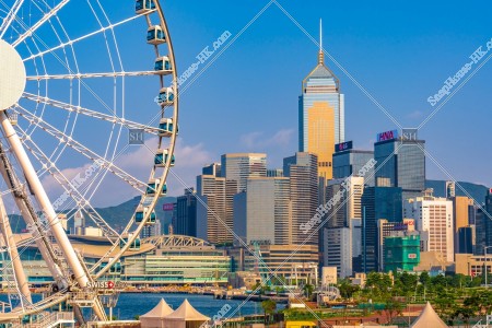 香港摩天輪和灣仔的高樓大廈群的風景 其之一