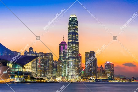 日落前的中環的高樓大廈的風景