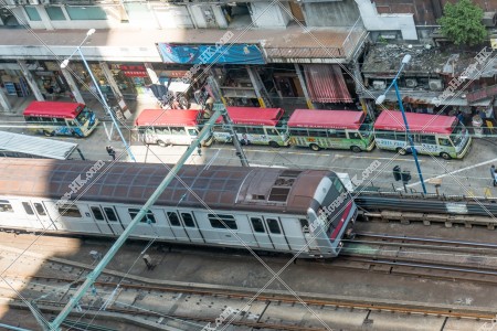 MTR 觀塘綫 向觀塘方向行駛的列車及小巴之①