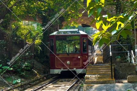 通過隧道的山頂鑬車 [橫向]