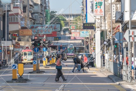 九龍城 衙前圍道 的車及行人