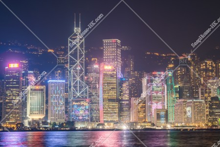 由中環至金鐘方向的高樓大廈之夜景