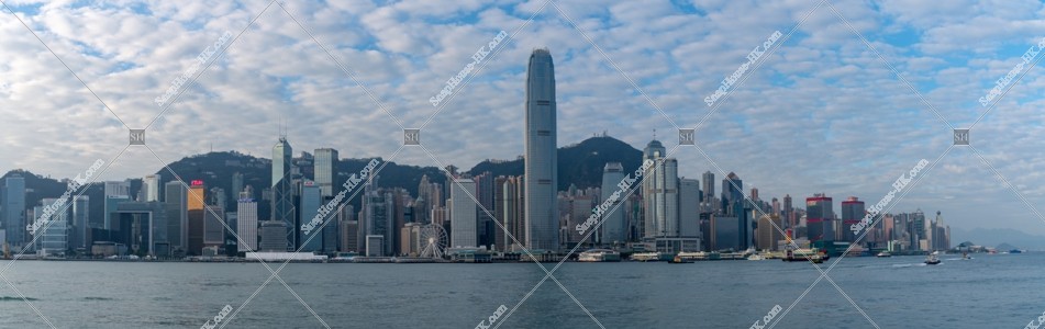 早上的中環至上環摩天大樓的全景