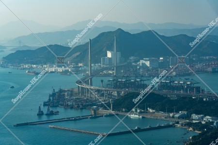 昂船洲和青衣山を連接的昂船洲大橋
