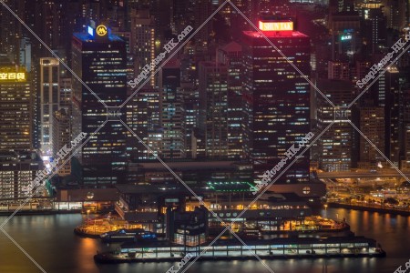 港澳碼頭和信德中心的夜景