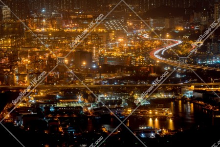 由西九龍望向葵青貨櫃碼頭的夜景