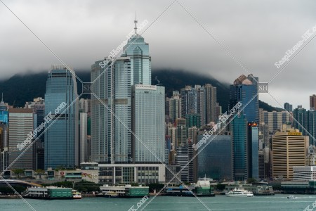 多雲時的中環的高樓大廈的風景