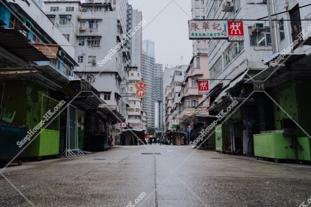 佐敦 下雨天的早上的寶靈街的露天街的風景