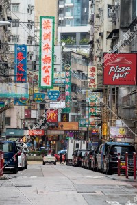 佐敦 白加士街和店舗的招牌 [直向]