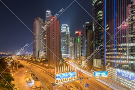 由上環望見中環的高樓大廈的夜景 [横向]