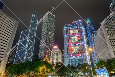 中環 商業地區 大廈群的農曆新年夜景（寫上「恭喜發財」的燈飾）