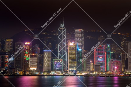 中環 商業地區的大廈群的農曆新年夜景（寫上「福」的燈飾）