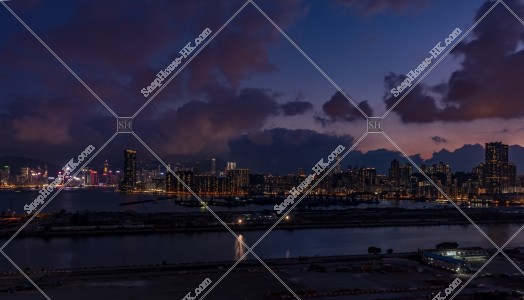 由九龍灣望向九龍及香港島的夜景