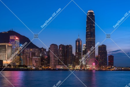 中環的高層大廈群之夜景 其之一