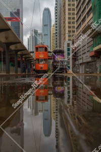 上環 反射在水面上的街景和香港電車(叮叮) 其之二